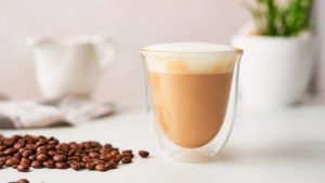 Dubbelwandige cappuccino glazen met thermische isolatie - perfecte presentatie voor warme espressodranken