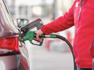 Benzinestation in Ede met moderne pompen, verlichte entree en goed onderhouden faciliteiten voor kwaliteitsbrandstof